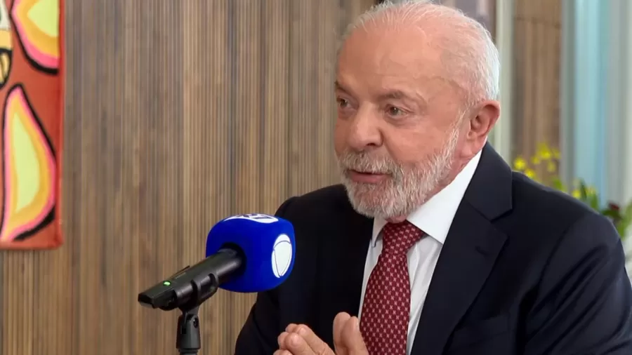 Record exibe entrevista com Lula no mesmo horário do debate presidencial da Band